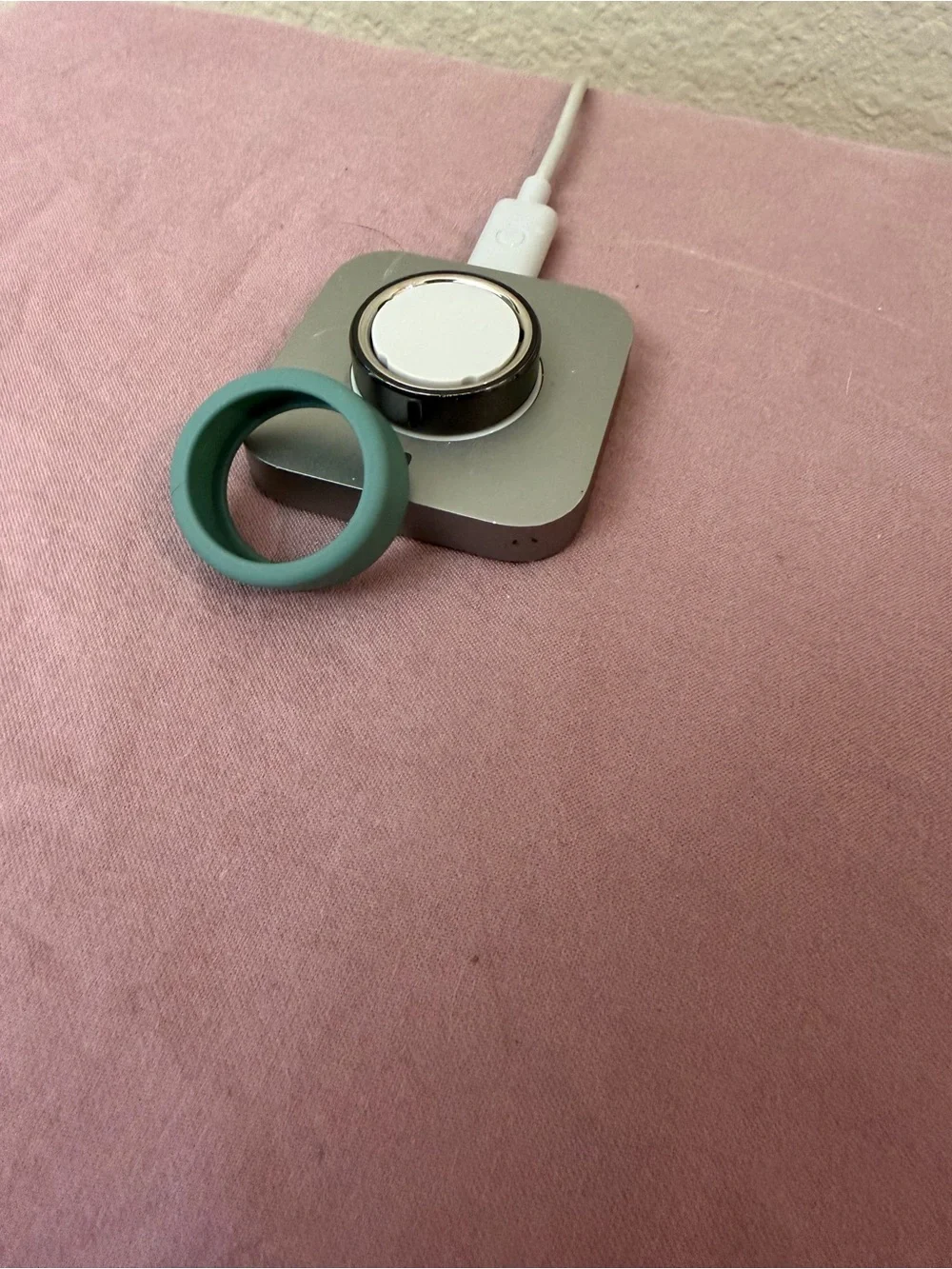 Oura Smart Ring in Black and Silver